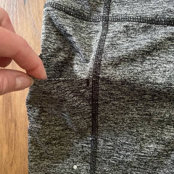 NEW Capri Leggings, gray with pocket on each side & inside one - Picture 2 of 6